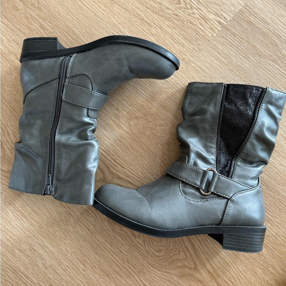 Sarah Jayne Gray Booties size 4M